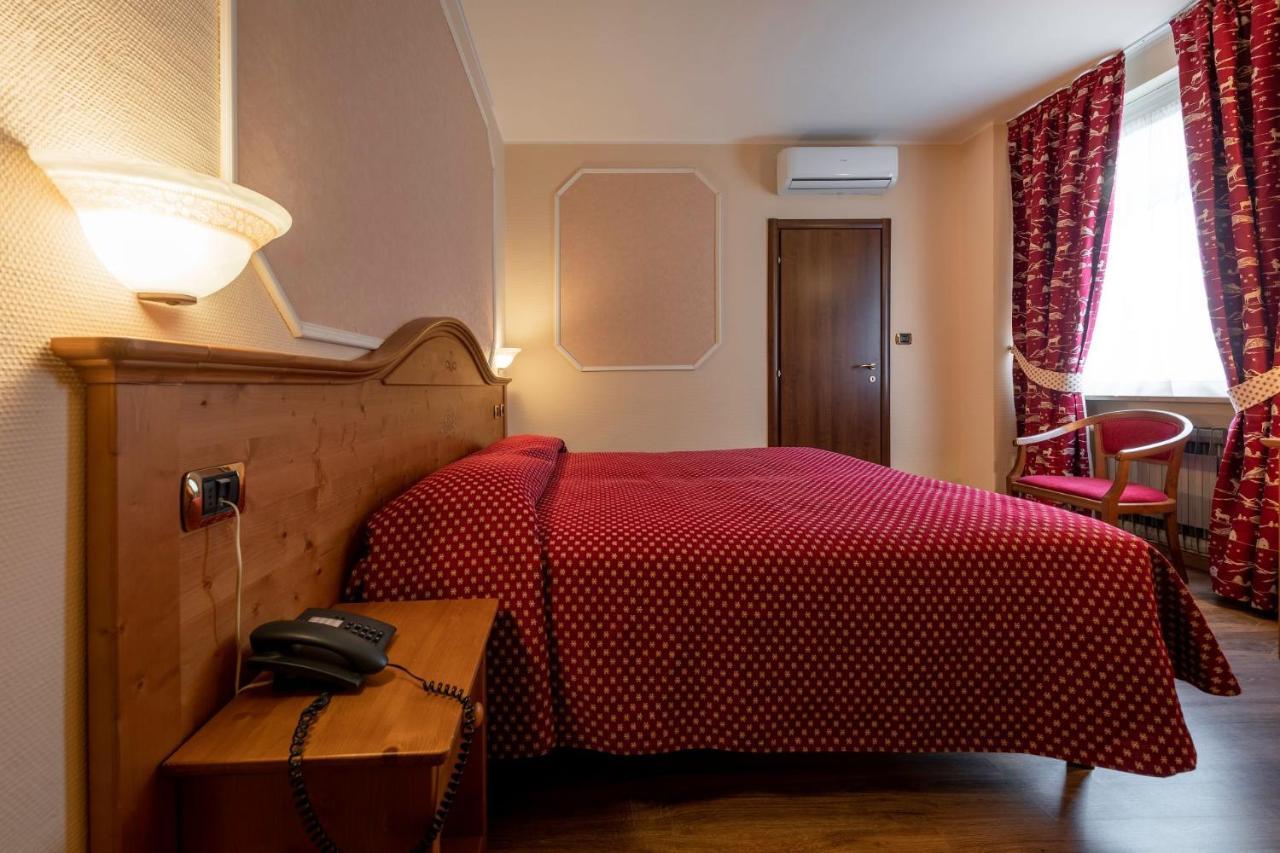 Hotel Elena Saint-Vincent Luaran gambar