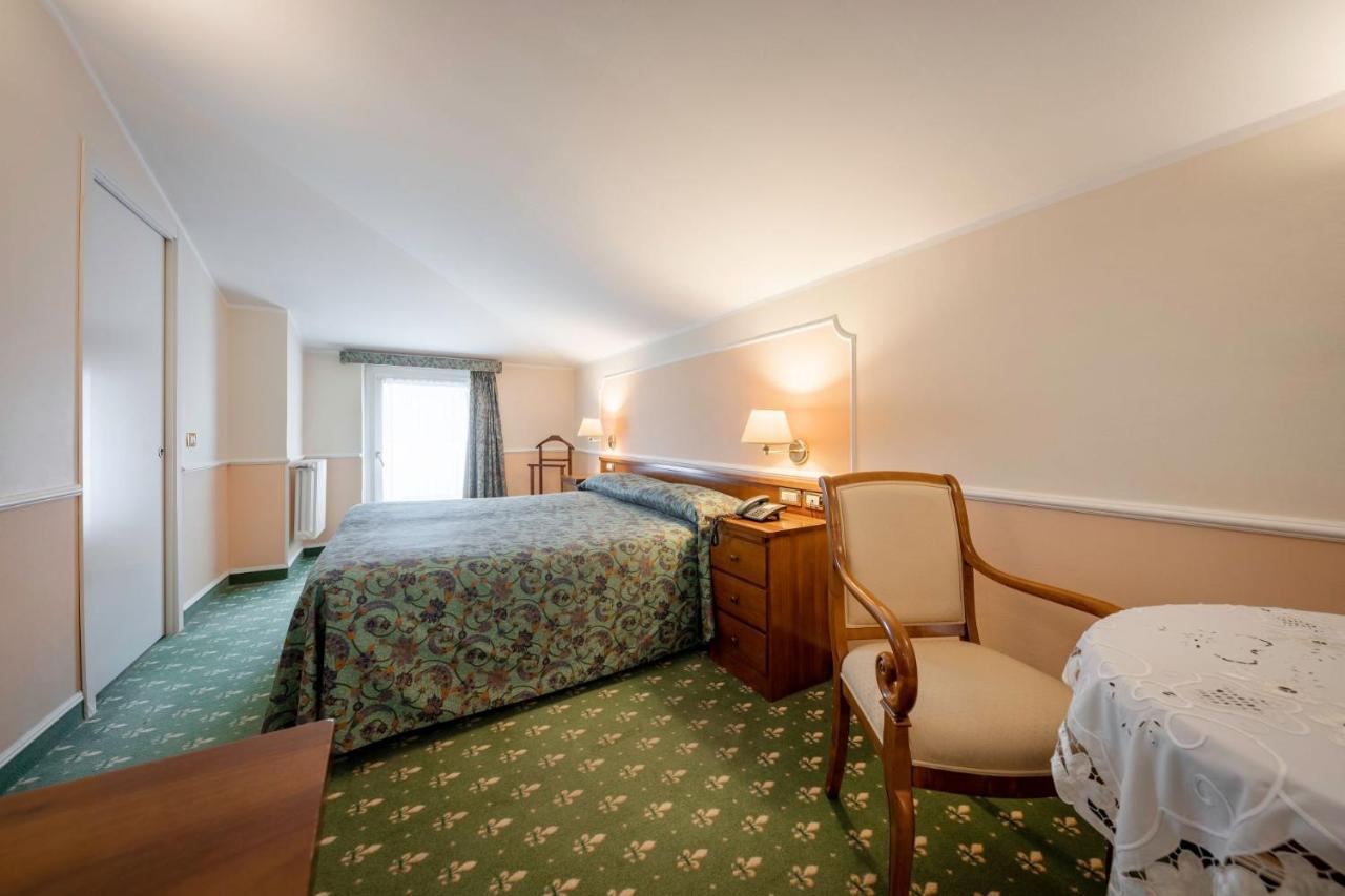 Hotel Elena Saint-Vincent Luaran gambar