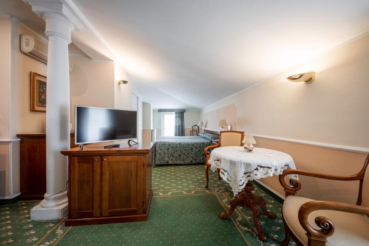 Hotel Elena Saint-Vincent Luaran gambar