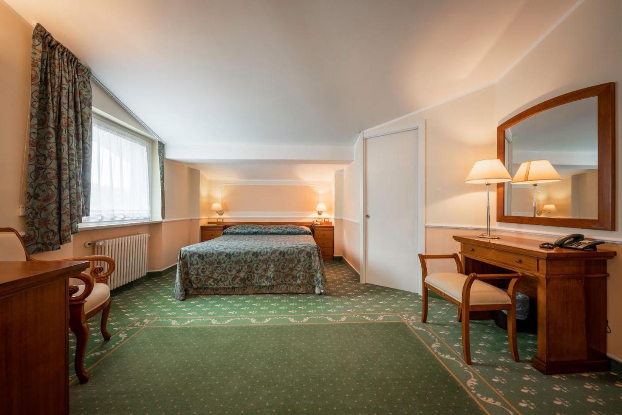 Hotel Elena Saint-Vincent Luaran gambar