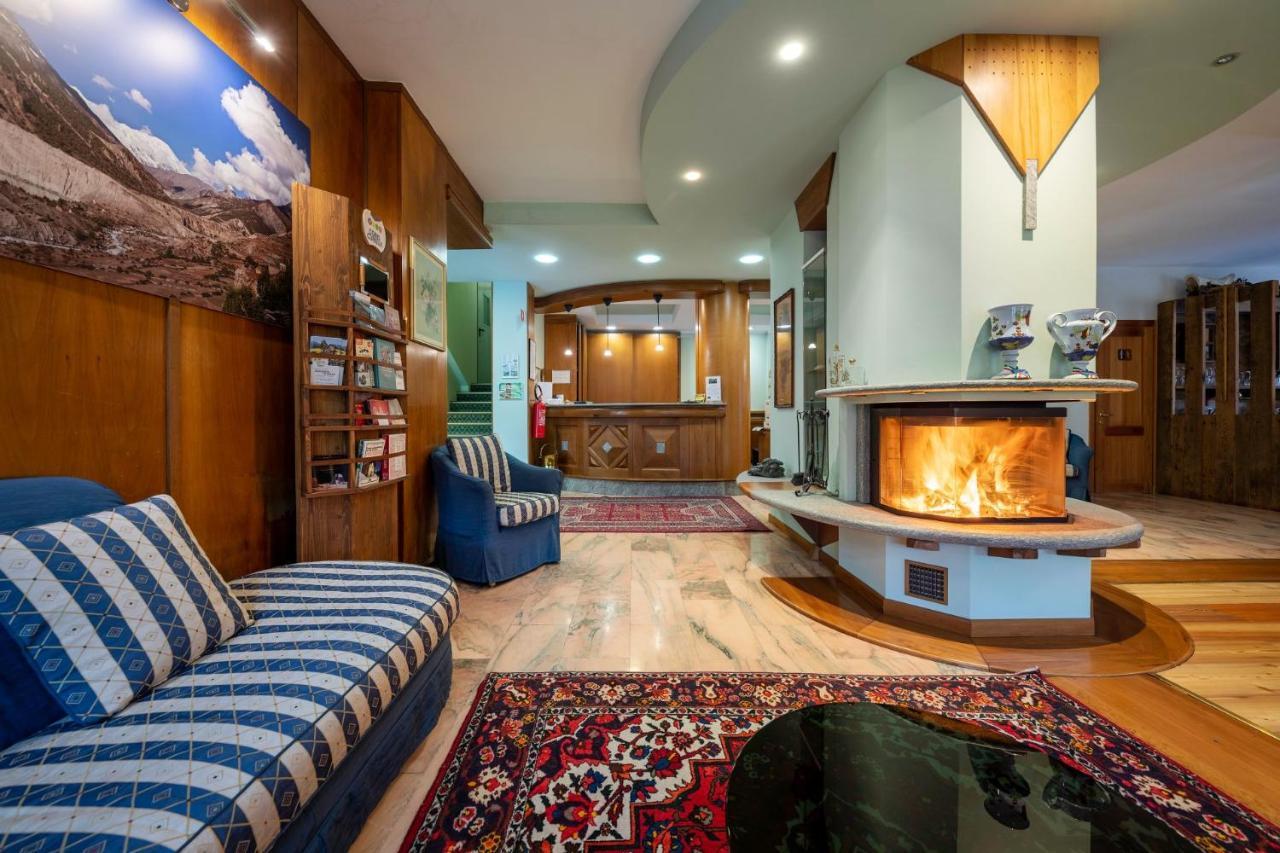 Hotel Elena Saint-Vincent Luaran gambar