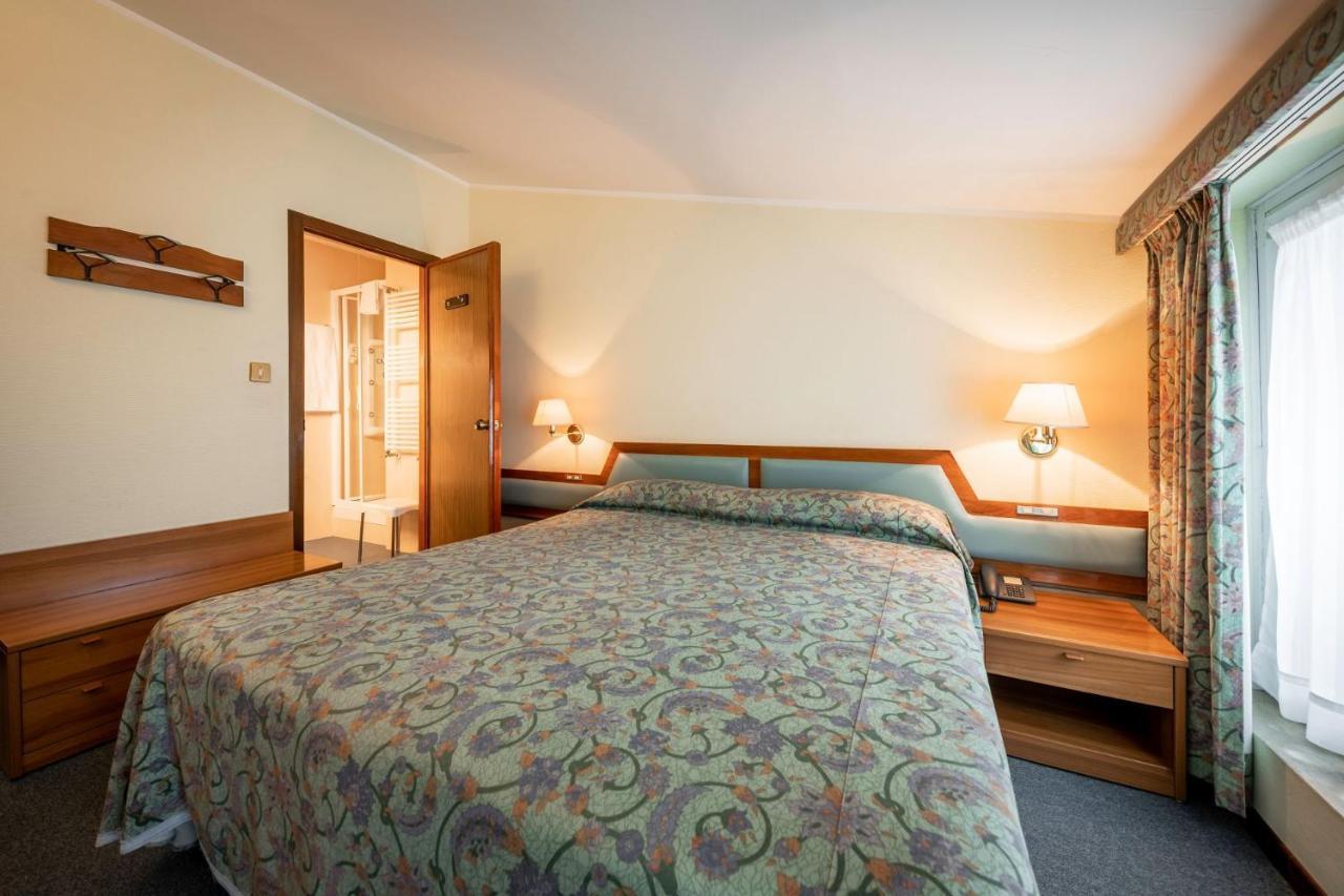 Hotel Elena Saint-Vincent Luaran gambar